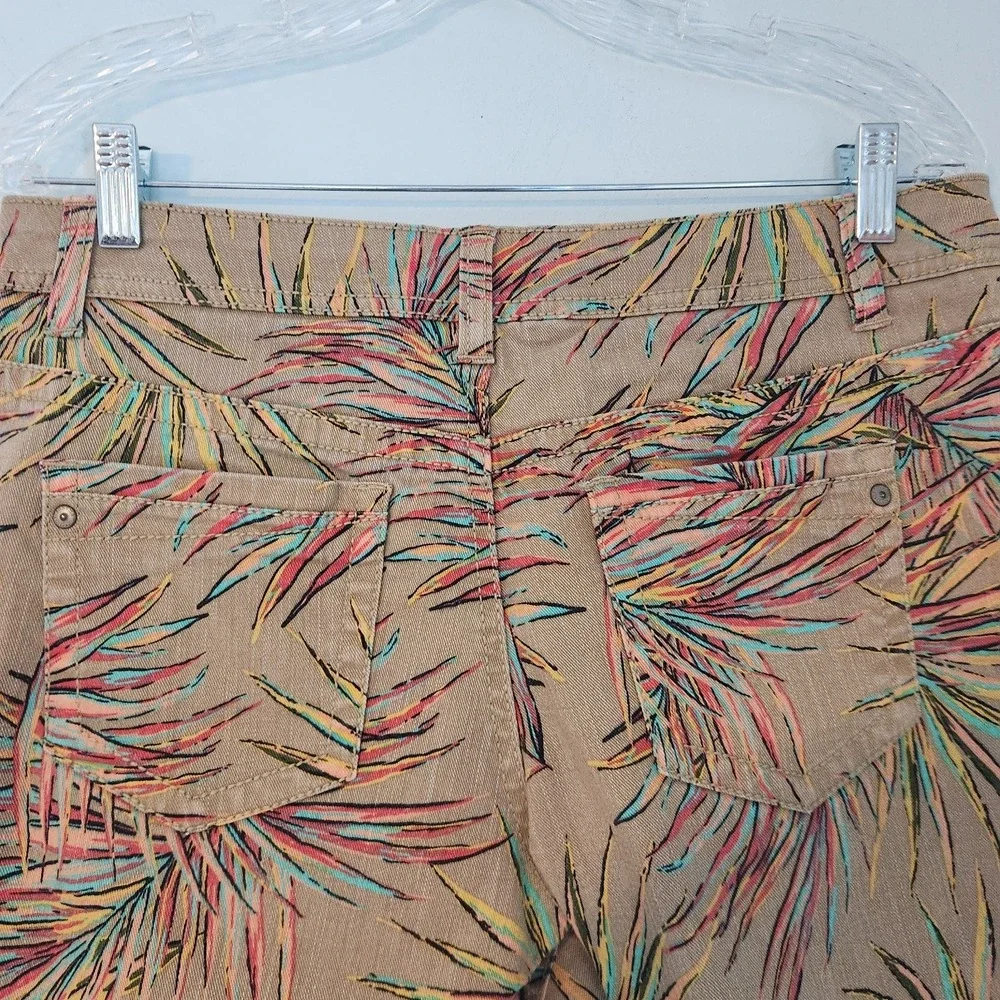 Sonoma Floral Denim Shorts Tan Colorful Hawaiian Mid Rise Stretch 10P NEW NWOT